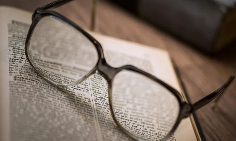 選準(zhǔn)老花鏡品牌，讓老花眼遠(yuǎn)近清晰，少花冤枉錢