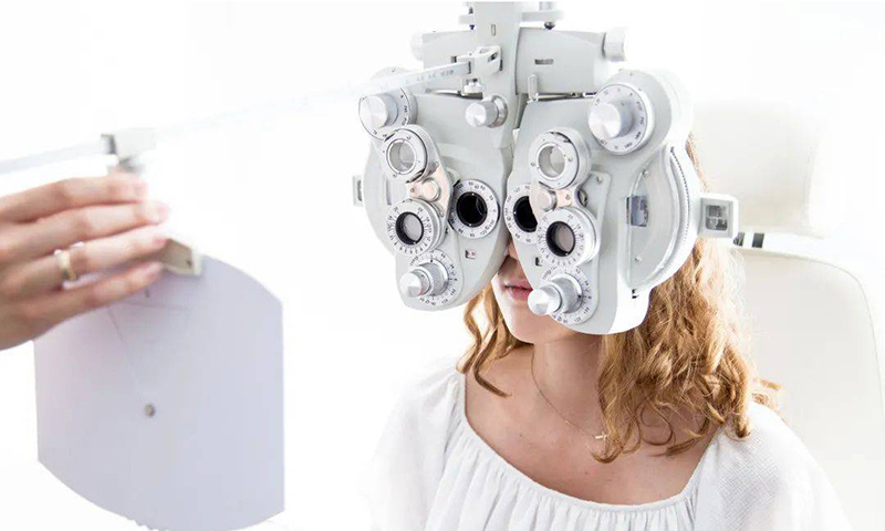 老花鏡配一副夠嗎？該怎么配才對(duì)？