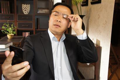 戴傳統(tǒng)老花鏡看遠(yuǎn)一片模糊，老花鏡怎么配？