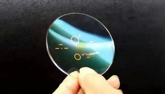 美麗島：扔掉單焦換戴多焦鏡，在國內(nèi)掀起了一場“換戴”革命。