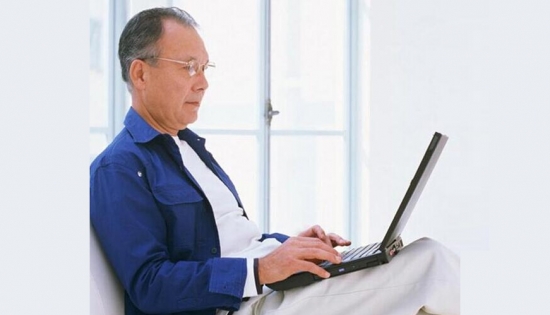 美麗島：扔掉單焦換戴多焦鏡，在國內(nèi)掀起了一場“換戴”革命。