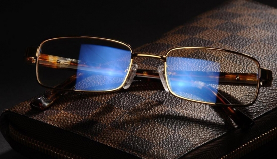 美麗島：一副遠(yuǎn)近清晰的老花鏡，全天配戴都不用摘的漸進(jìn)多焦鏡